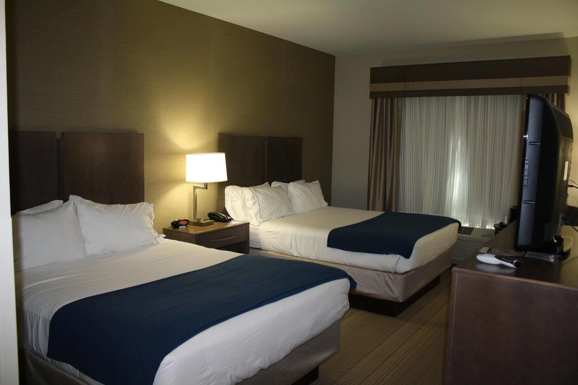 Holiday Inn Express Hotel & Suites Wichita Northeast By Ihg Экстерьер фото
