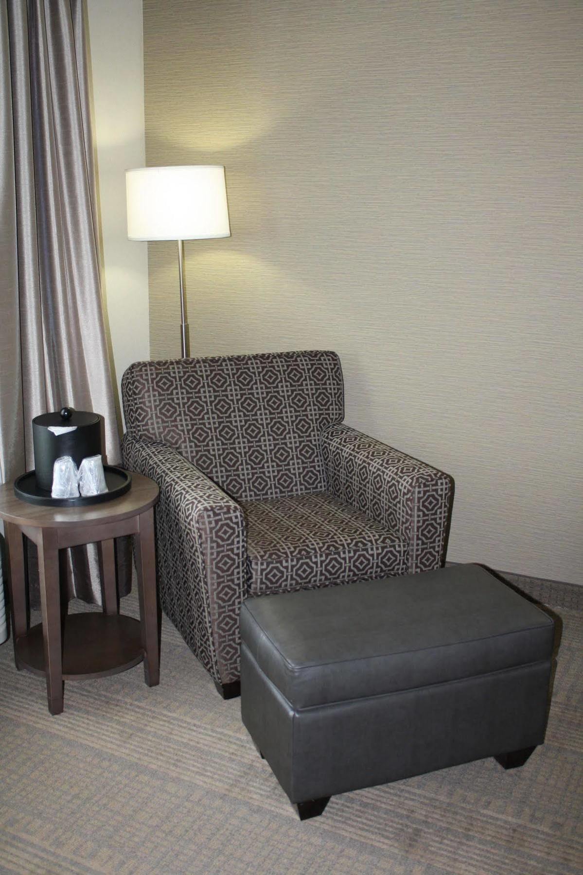 Holiday Inn Express Hotel & Suites Wichita Northeast By Ihg Экстерьер фото