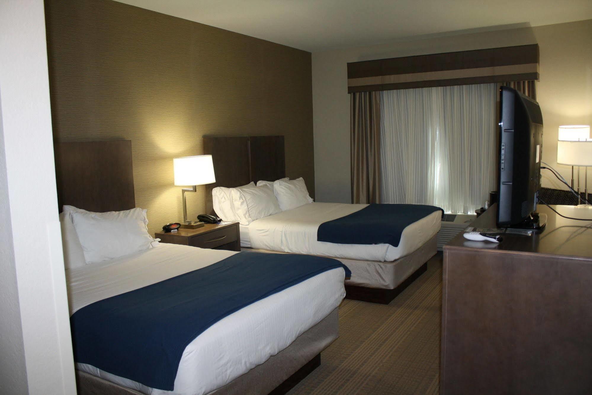 Holiday Inn Express Hotel & Suites Wichita Northeast By Ihg Экстерьер фото
