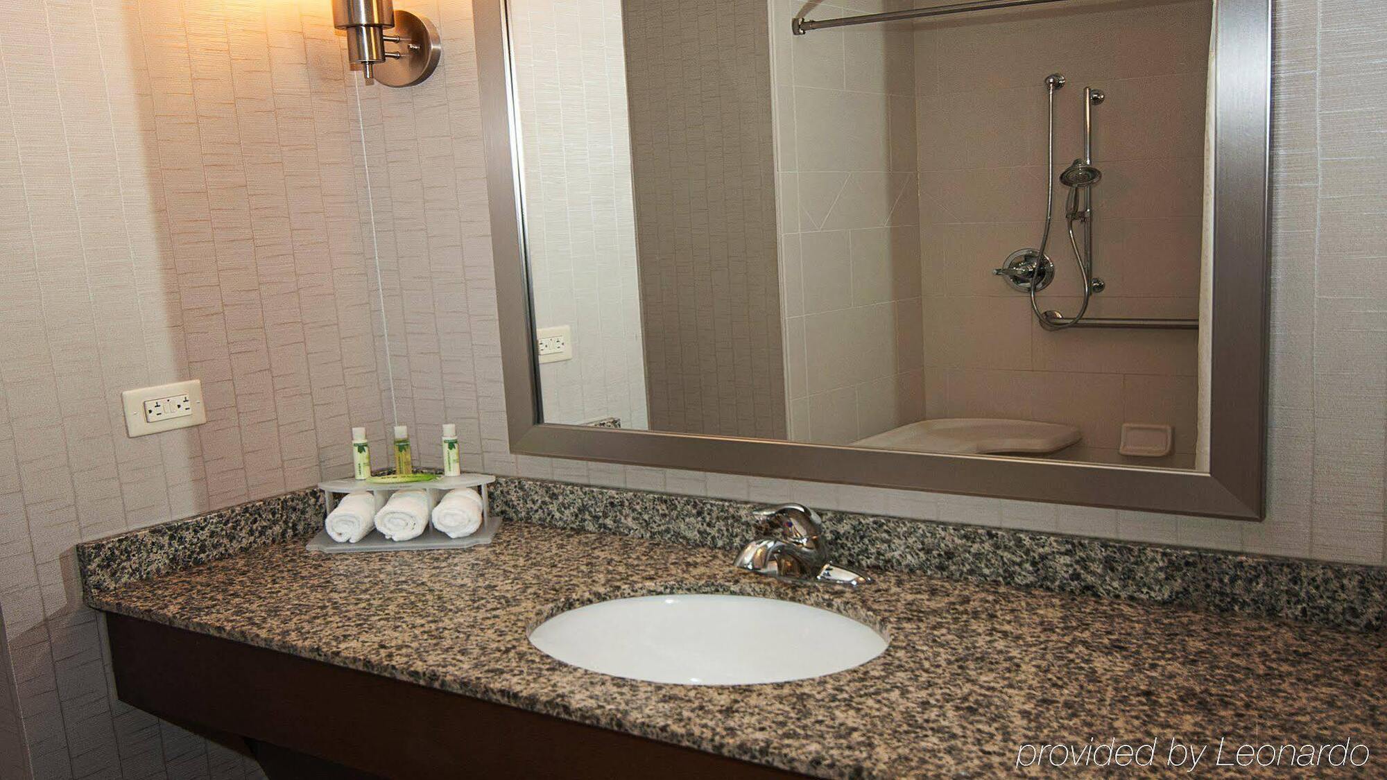 Holiday Inn Express Hotel & Suites Wichita Northeast By Ihg Экстерьер фото